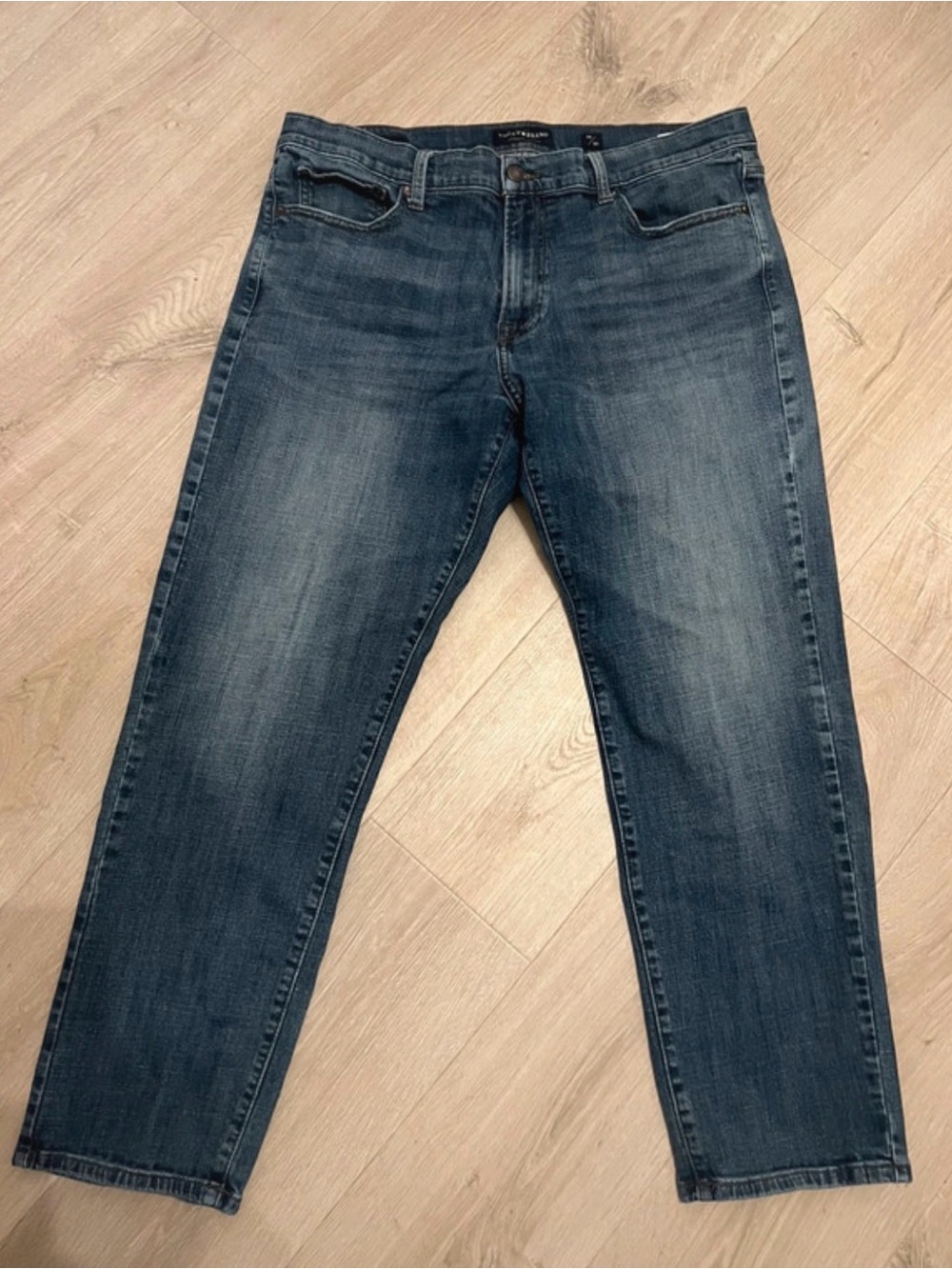 Lucky Brand Men's Washed Blue Relaxed Straight Jeans